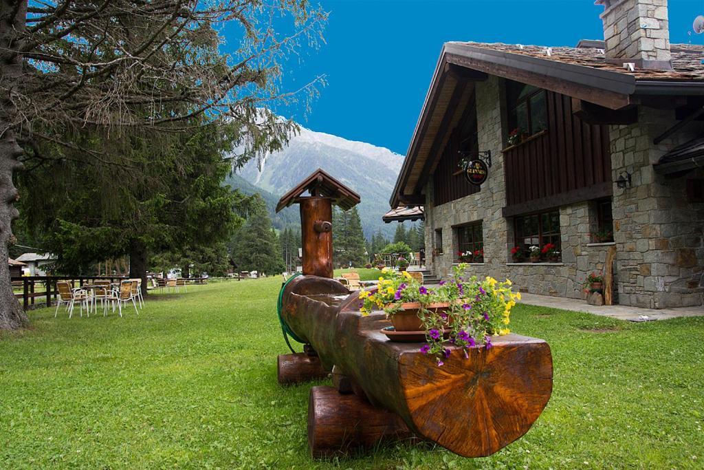 Hotel California Champoluc Esterno foto