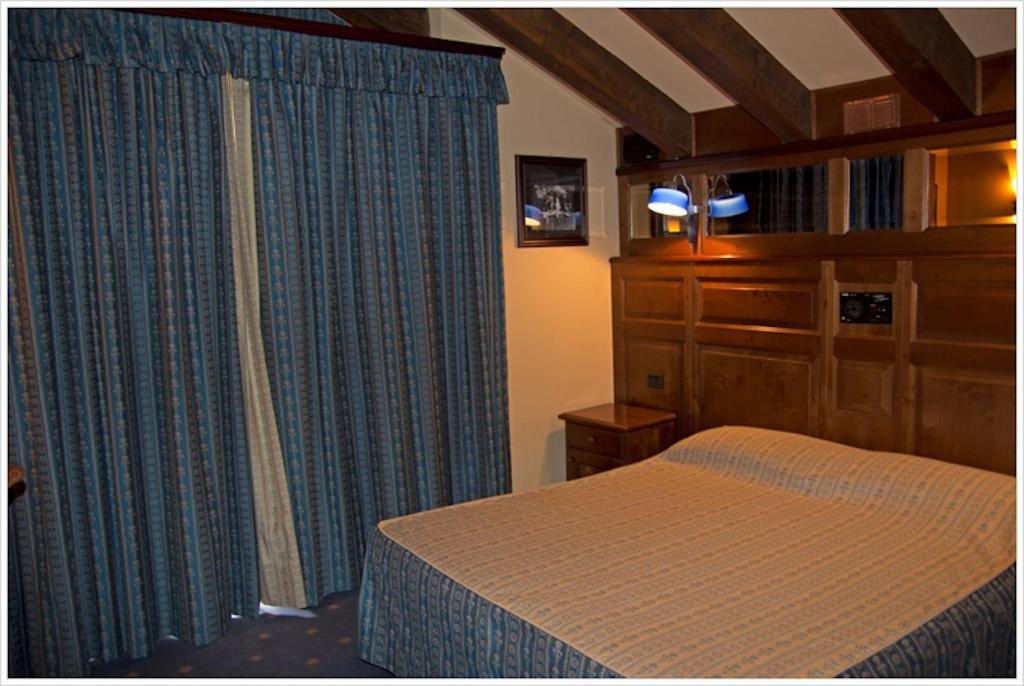 Hotel California Champoluc Esterno foto